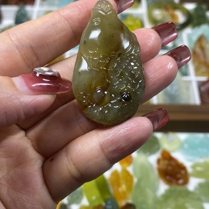 蛇纹石玉未镶嵌吊坠
