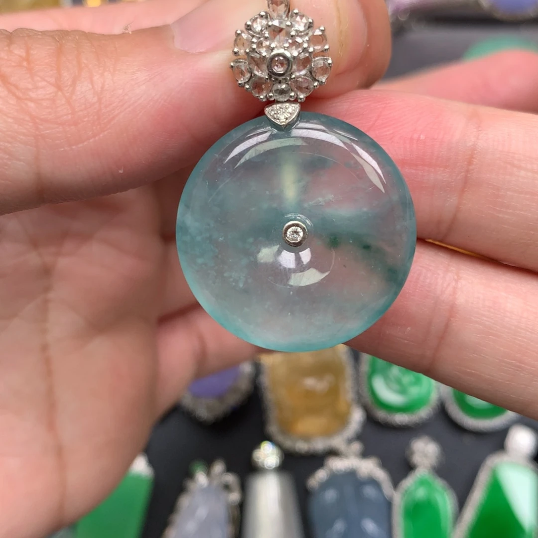 翡翠18K金镶嵌颈饰