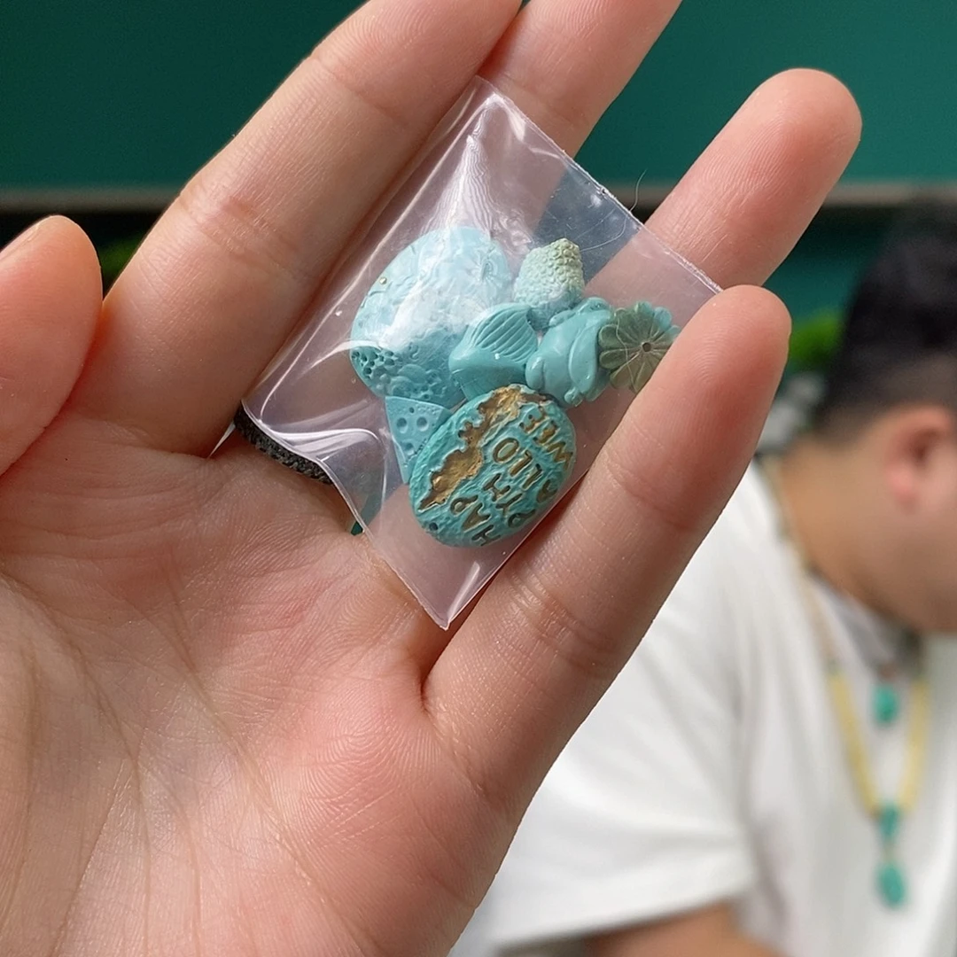 绿松石未镶嵌珠宝奇石