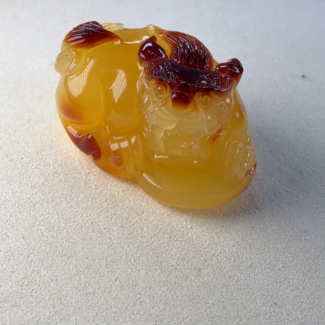 琥珀未镶嵌裸石歪头貔貅