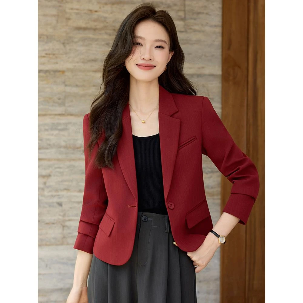 酒红色小西装外套女春秋2026秋季新款女士小个子修身短款西服上衣