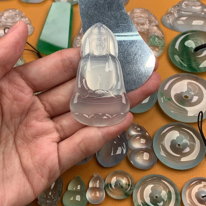 颈饰未镶嵌翡翠…..