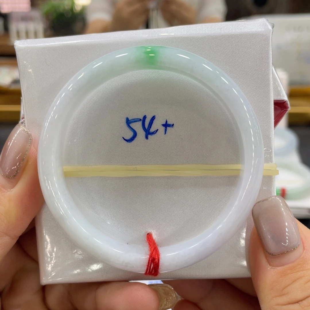 翡翠手镯未镶嵌翡翠