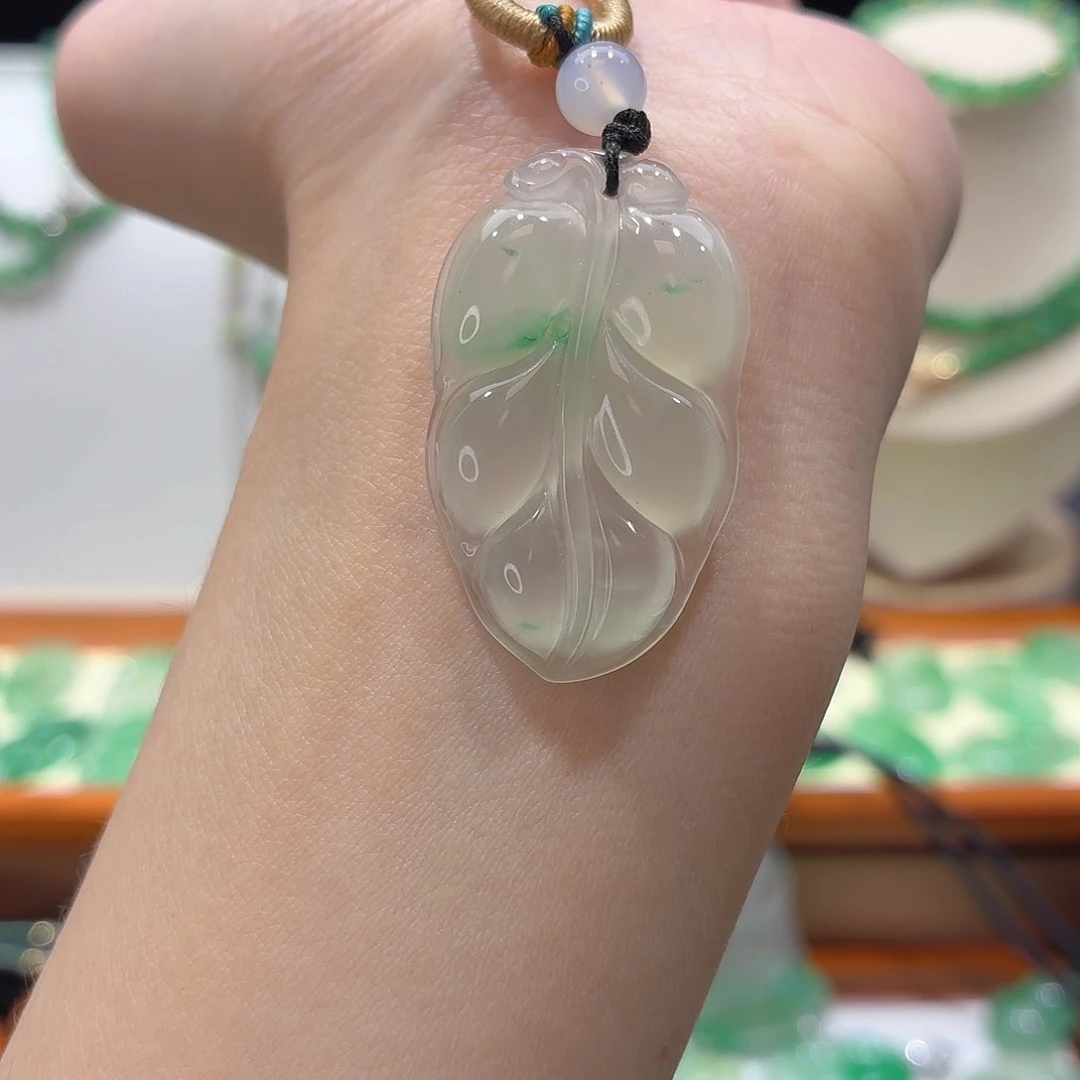 石英质玉未镶嵌颈饰