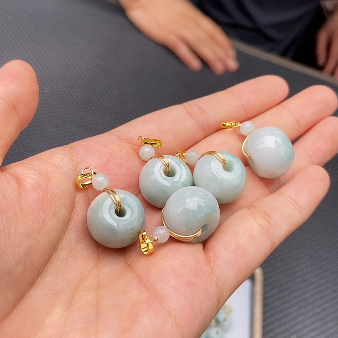 翡翠未镶嵌颈饰颜色多样性发拍一发一