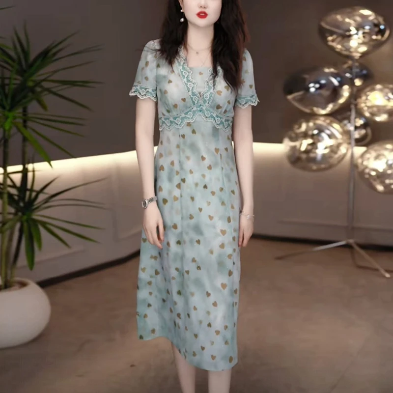 夏天轻奢洋气裙子出游服装女装爆款2025新款高级感显瘦气质连衣裙