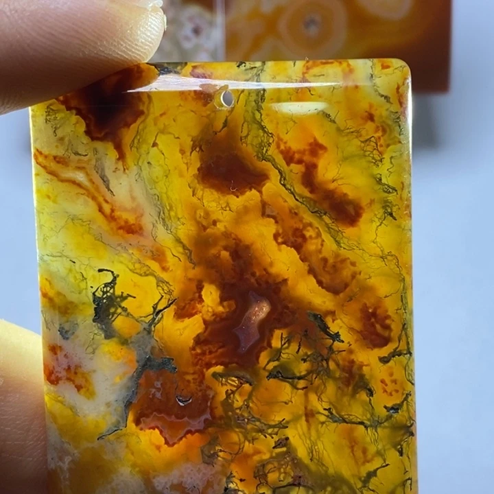 玛瑙/玉髓颈饰未镶嵌铁**云