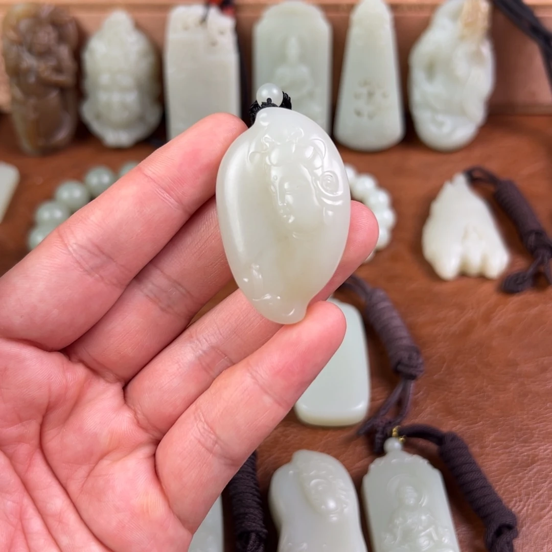 和田玉（青白玉）未镶嵌颈饰