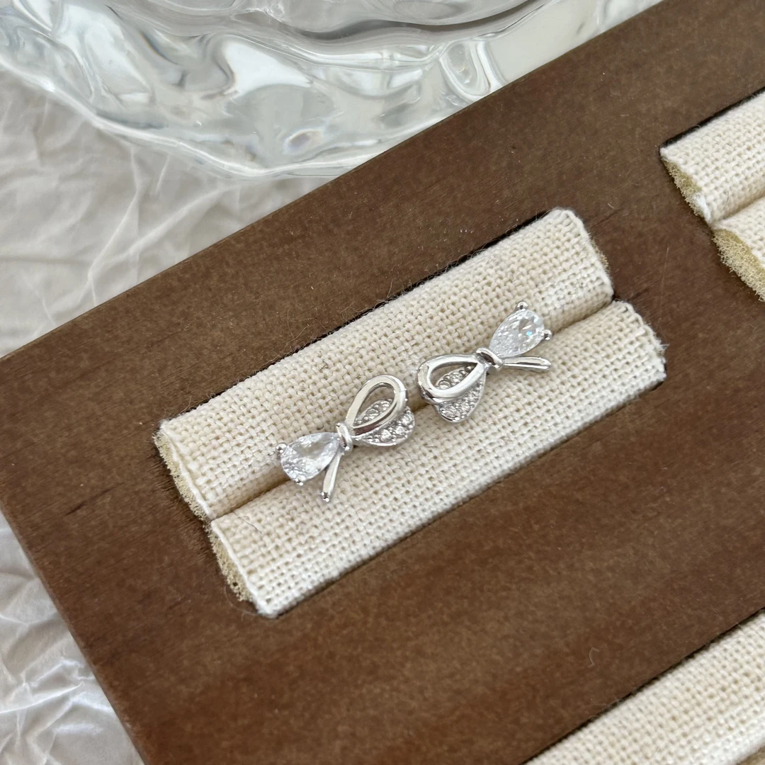 925银合成锆石耳饰 韩国ins风时尚百搭简约 不对称锆石蝴蝶结耳钉
