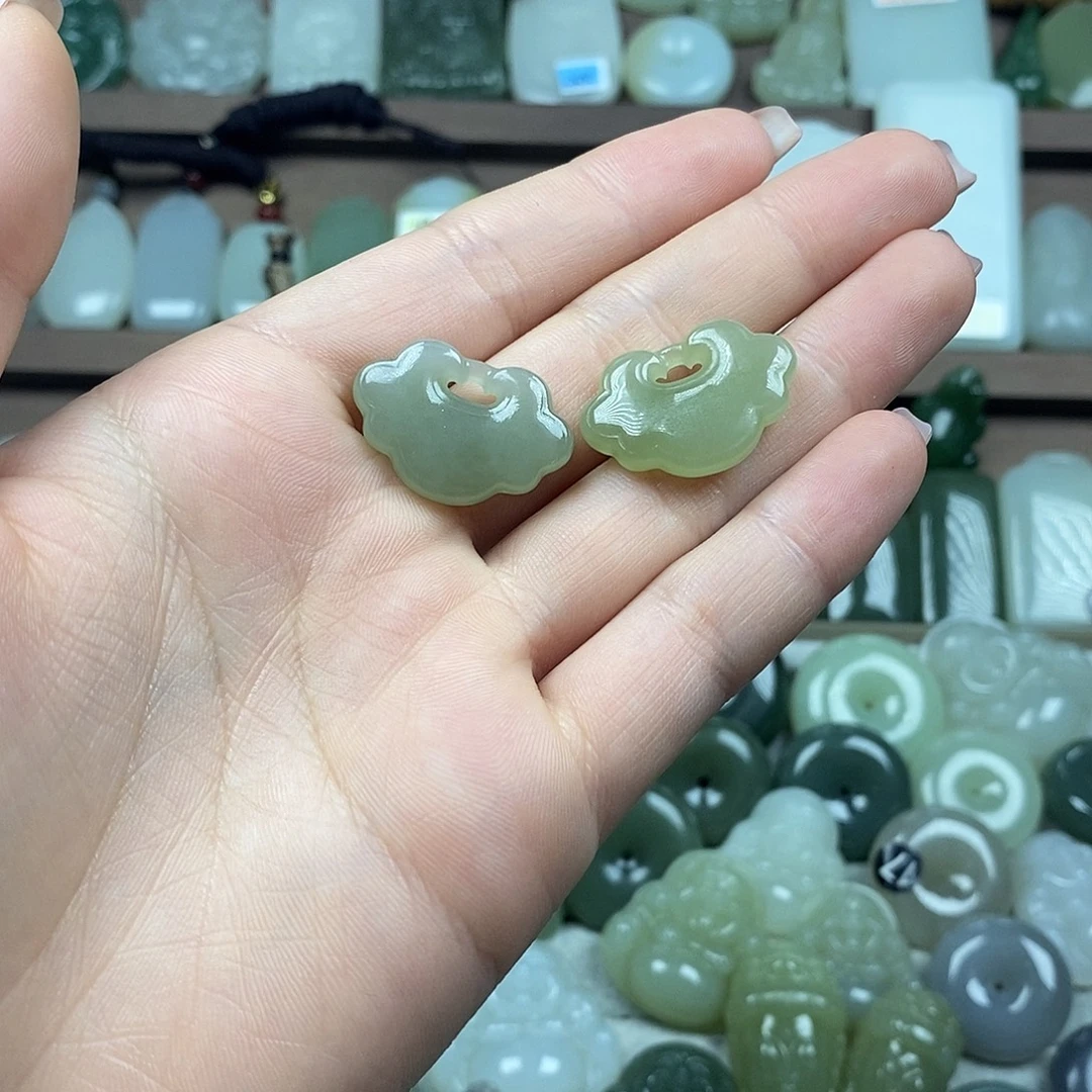 和田玉未镶嵌颈饰祥云锁