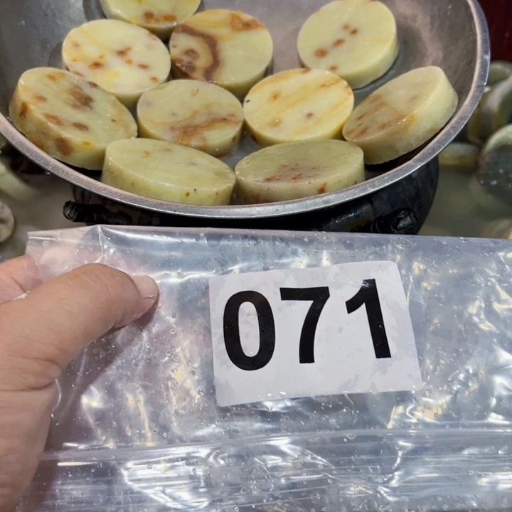 未镶嵌蛇纹石玉珠宝半成品
