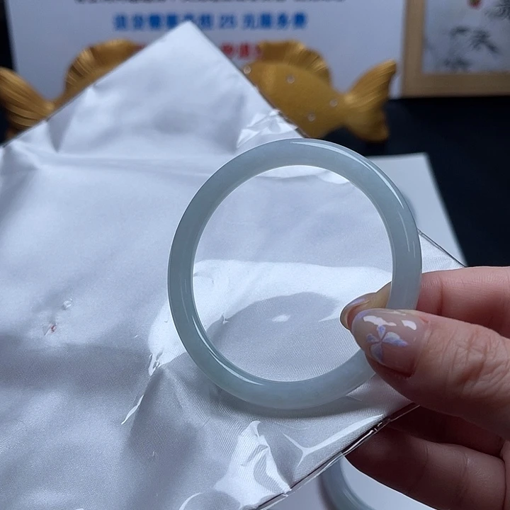 未镶嵌手镯翡翠圆条叮当镯