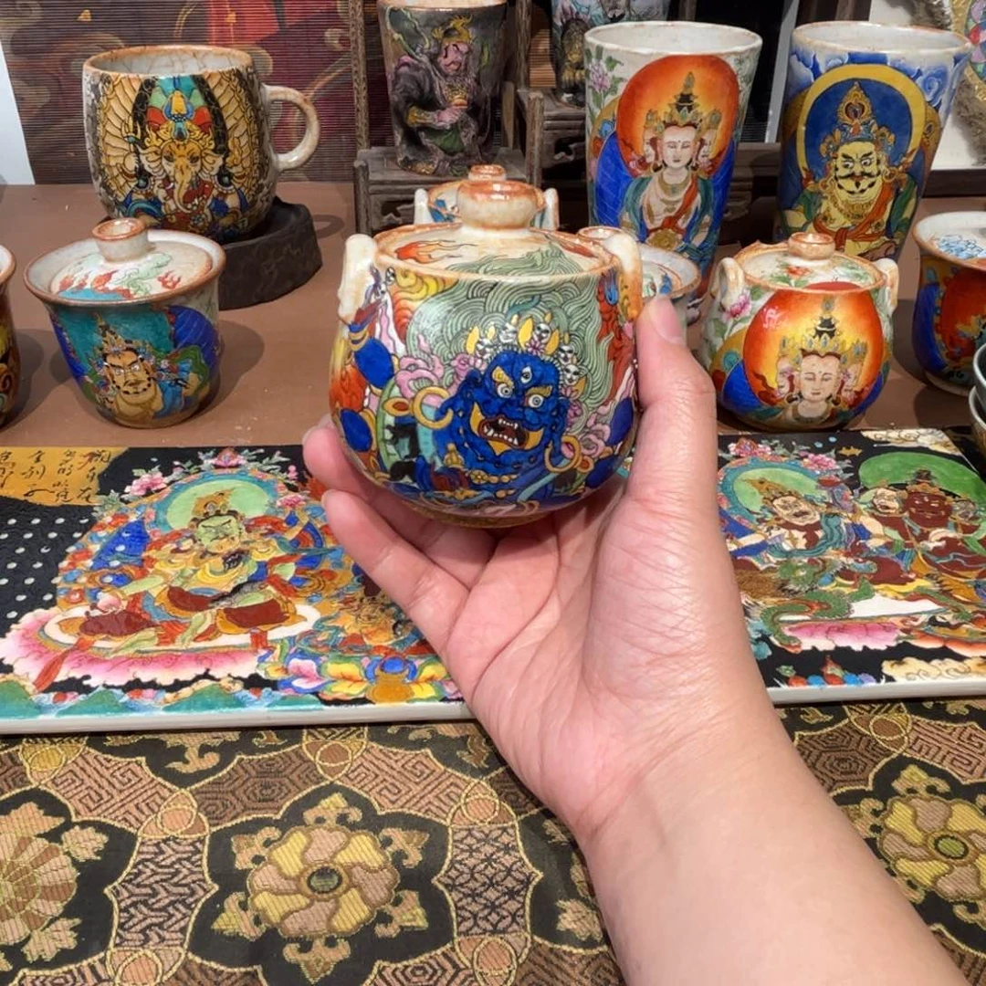 手工手绘六臂大黑天宝瓶