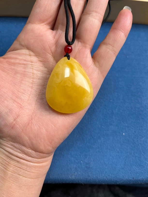 珠宝奇石琥珀蜜蜡水滴吊坠8-9g