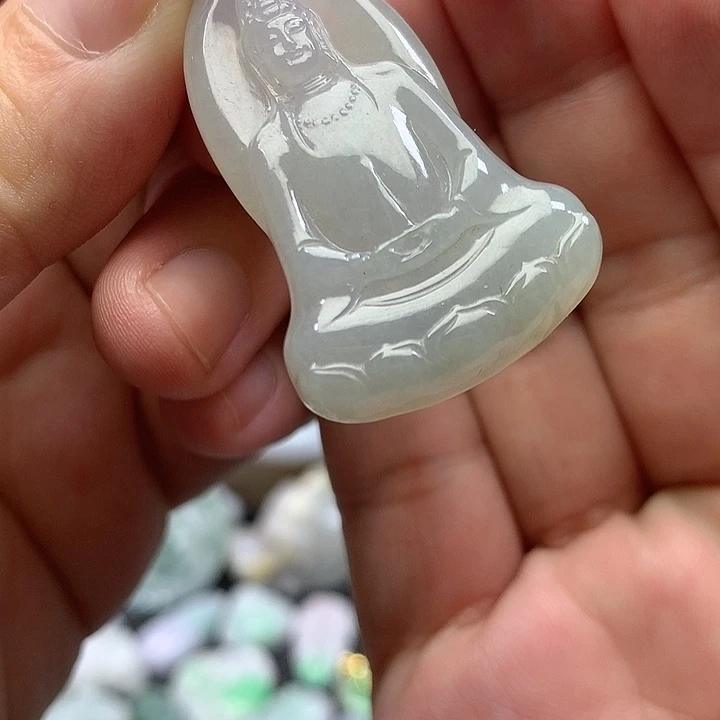 翡翠颈饰未镶嵌观音