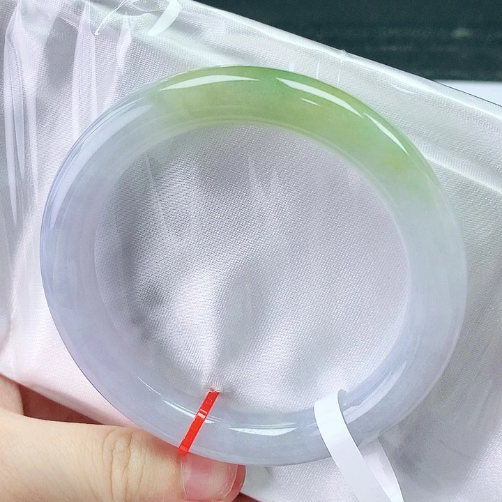 翡翠手镯未镶嵌56圈