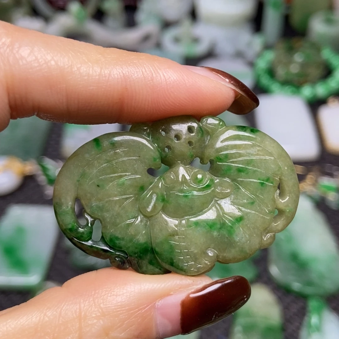 翡翠未镶嵌挂件清