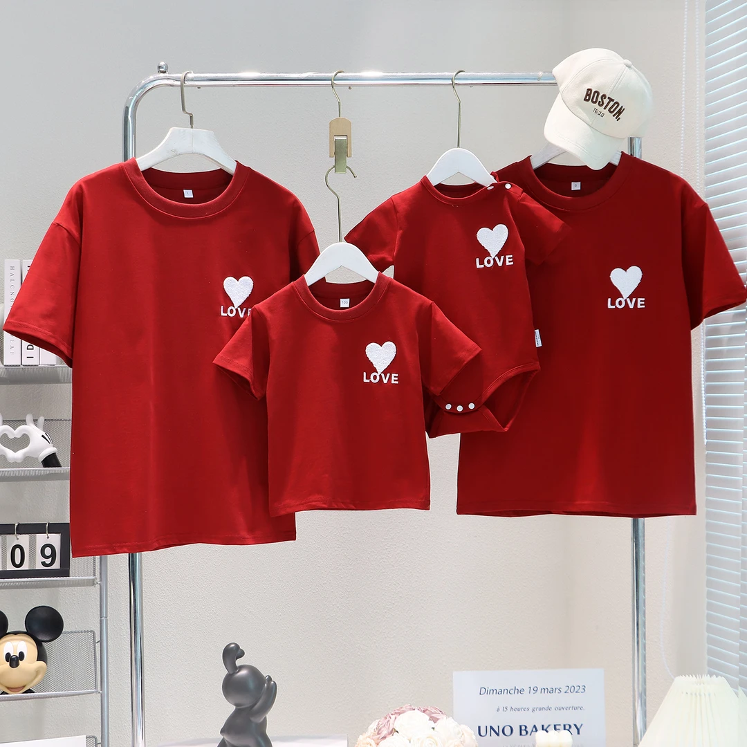 马年高端爱心刺绣亲子装一家三四口母女母子装婴儿连体衣过年短袖