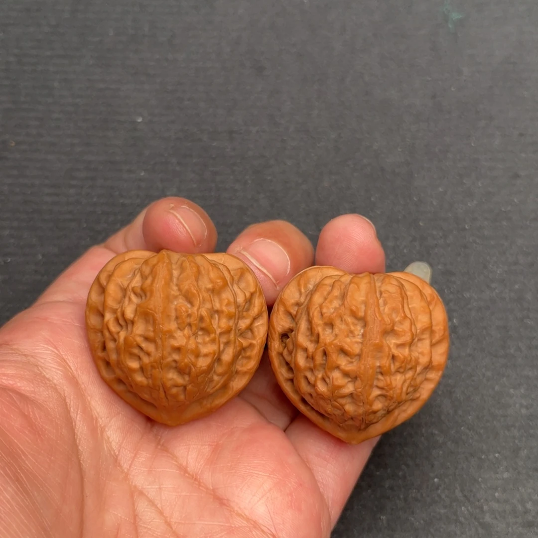 桃核把件36×36全品头茬金牛狮子头XM3520