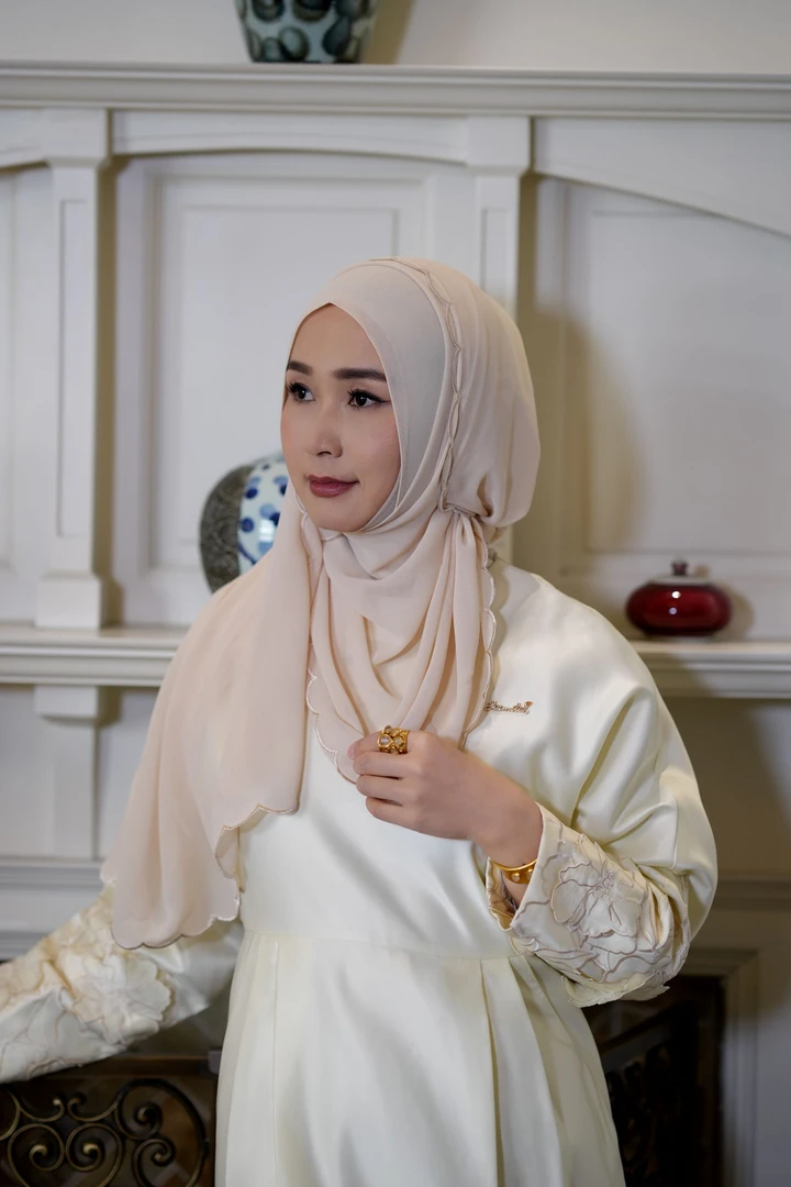 JIAMILA/嘉米拉水波纹绣花长巾JML1224-1C