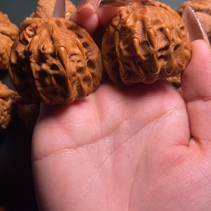 德***佑文玩核桃白狮子福利吞噬