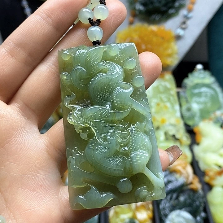 蛇纹石玉挂件未镶嵌