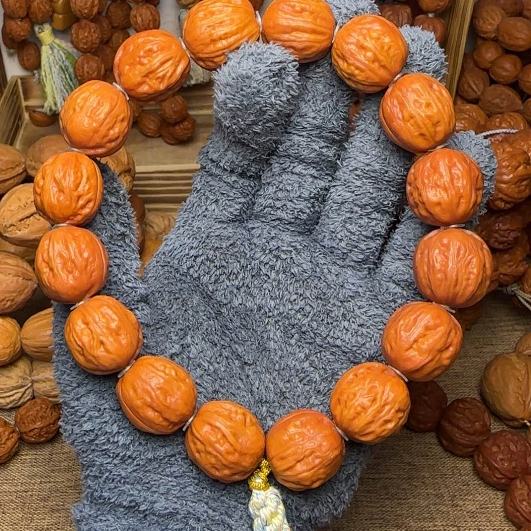 文玩核桃吊坠玉化皮富甲手持20