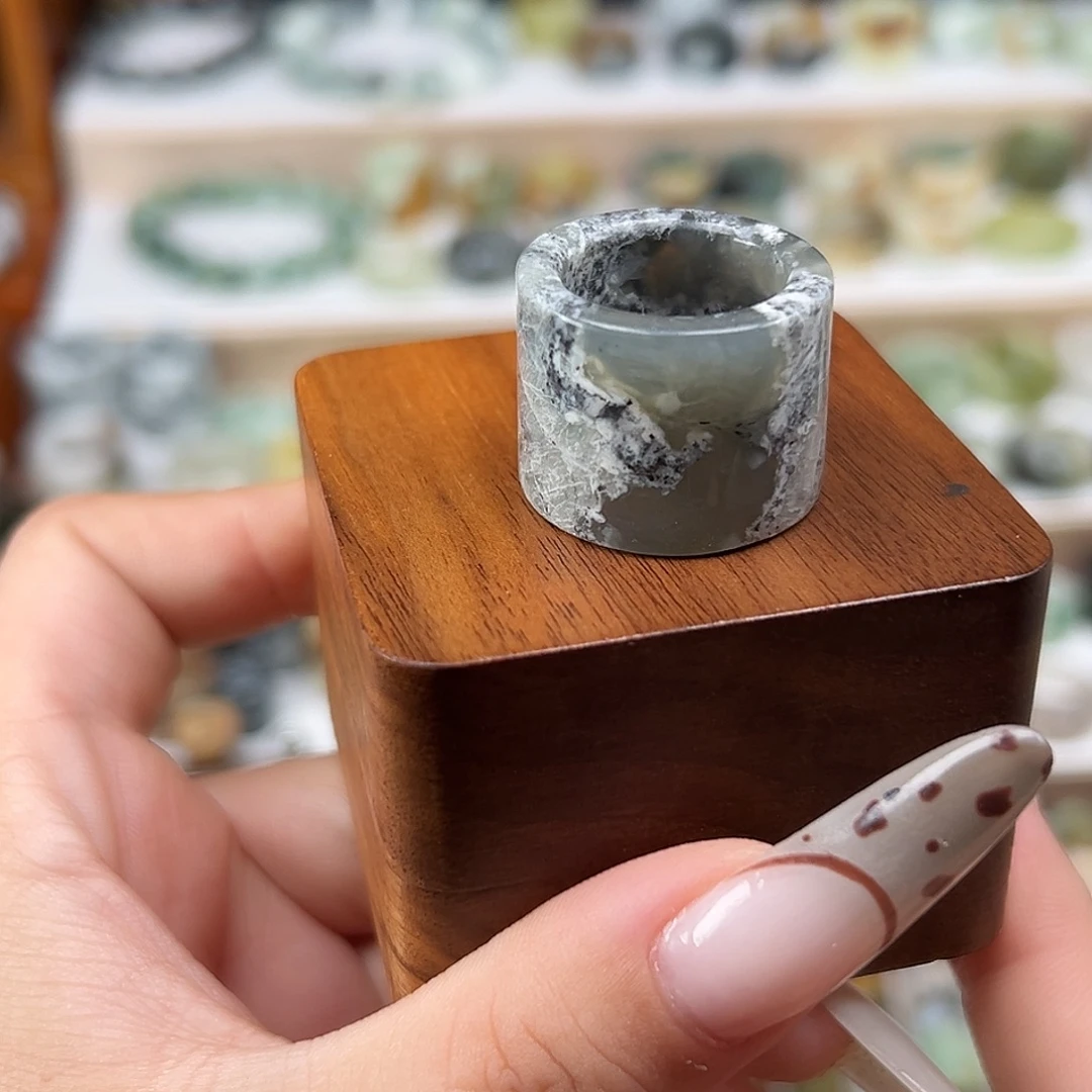 蛇纹石玉未镶嵌戒指内径17.7