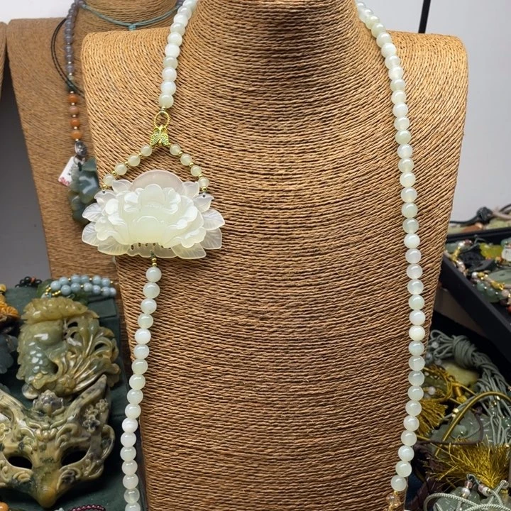 蛇纹石玉未镶嵌吊坠