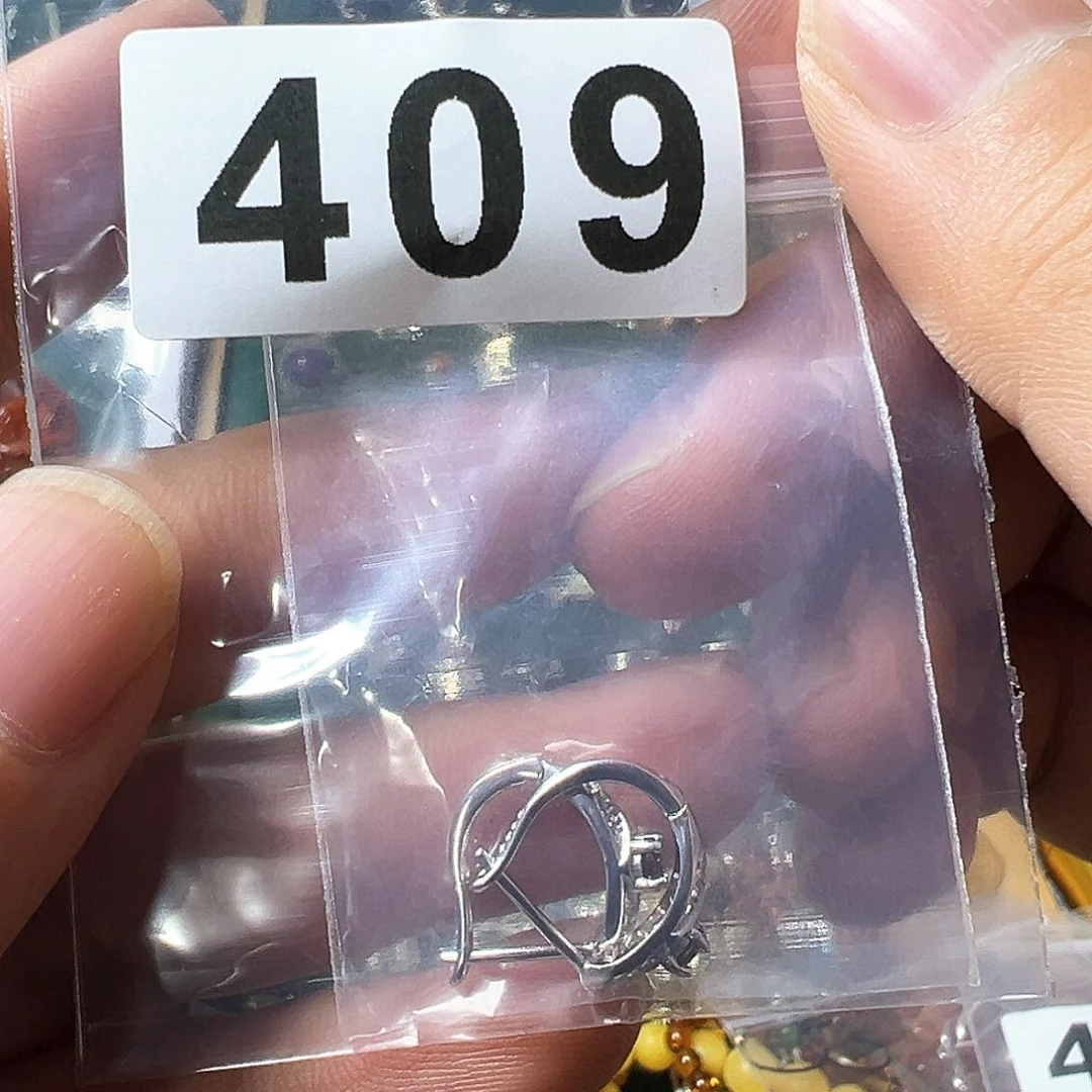 石英质玉耳钉银S925镶嵌羊***哒