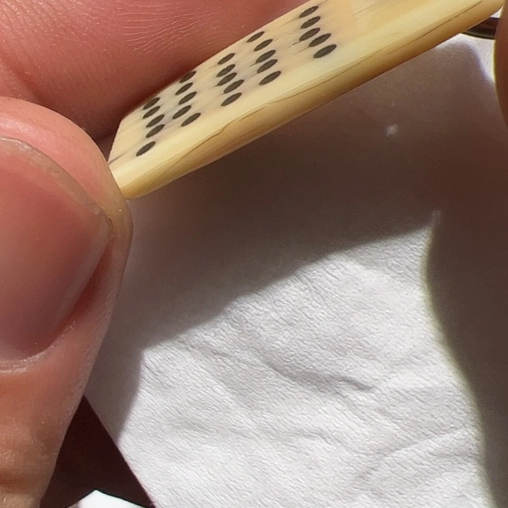 玻璃颈饰在这里的
