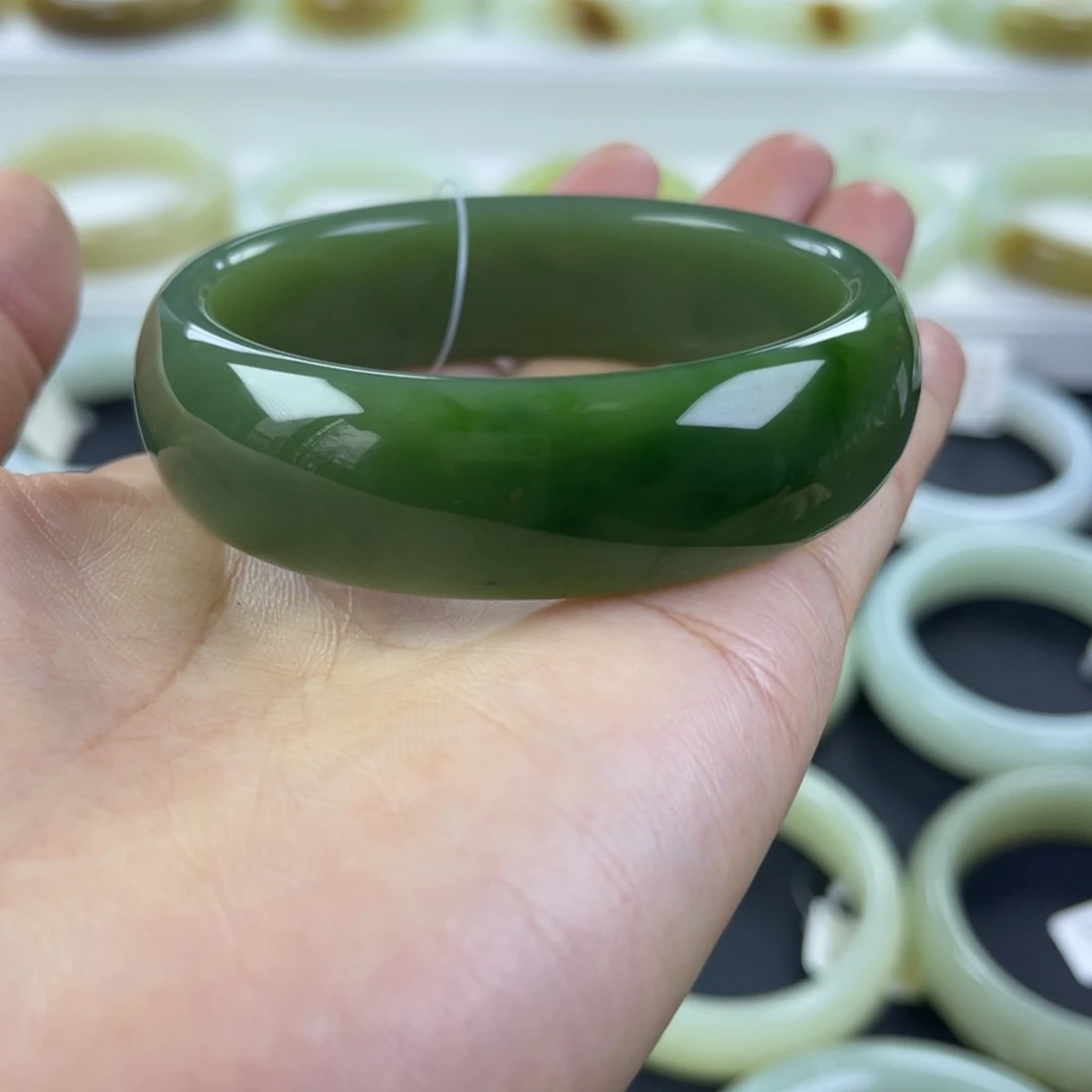 和田玉未镶嵌手镯