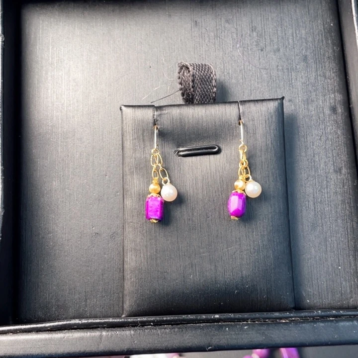 18K金镶嵌苏纪石（舒俱来）丝绒耳饰