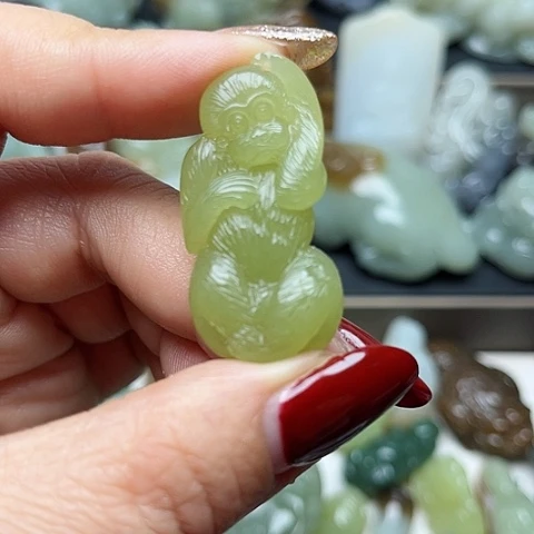 和田玉颈饰未镶嵌龍**人