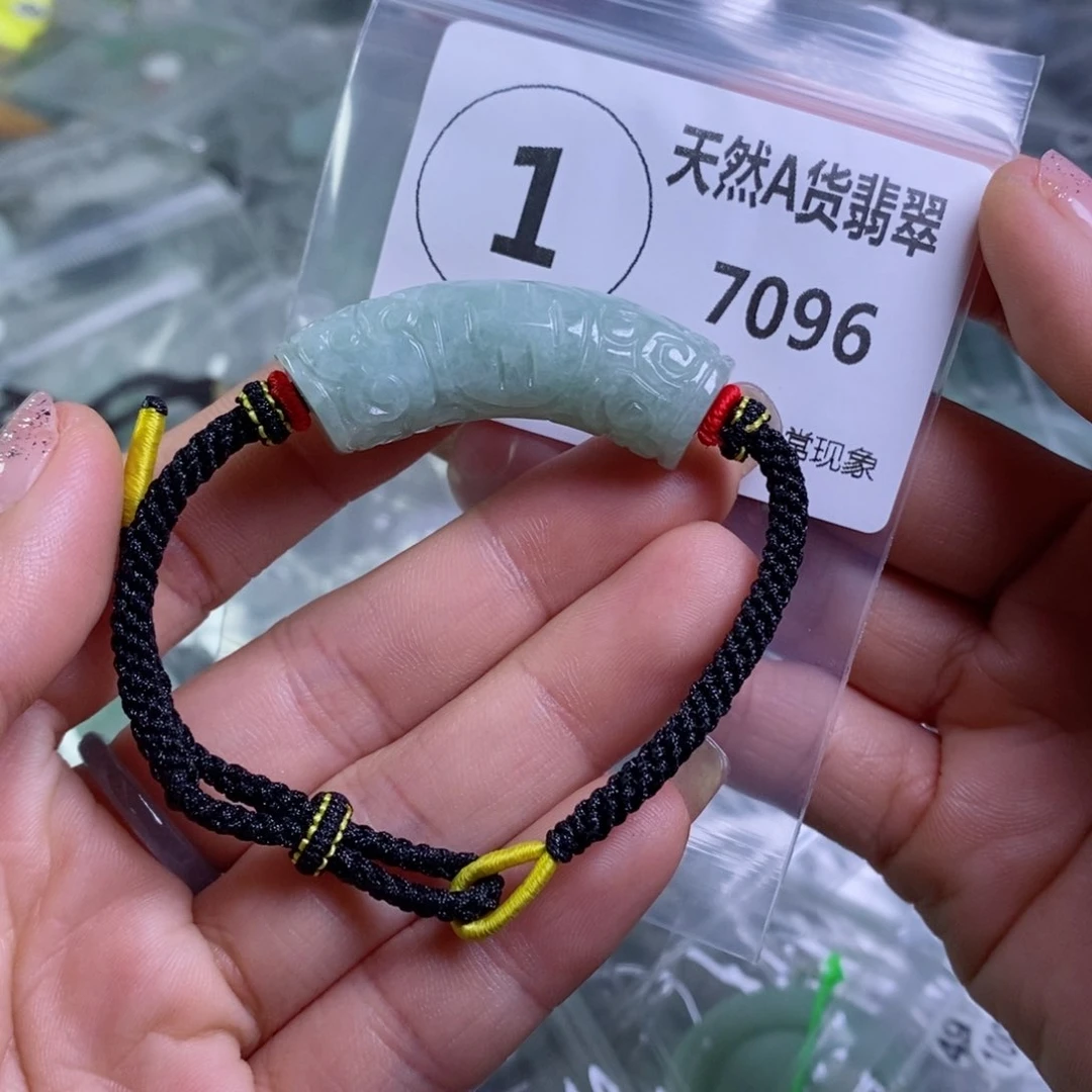 翡翠颈饰未镶嵌吊坠