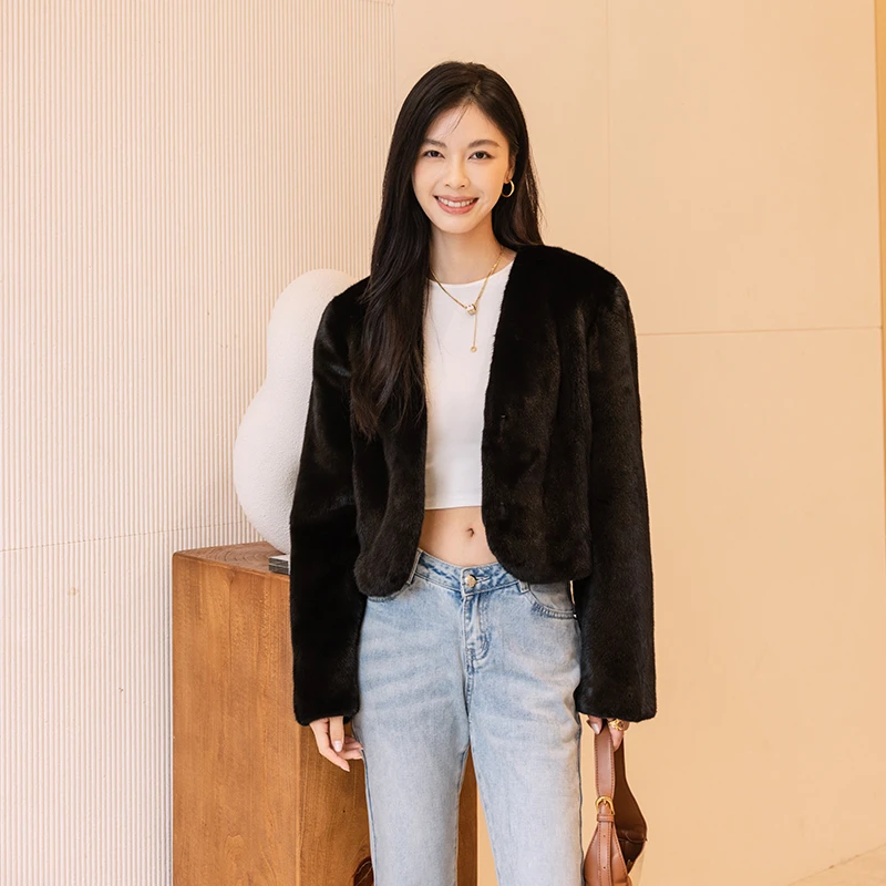 新款丹麦进口年轻款V领水貂毛短款大衣小个子皮毛一体外套女冬季