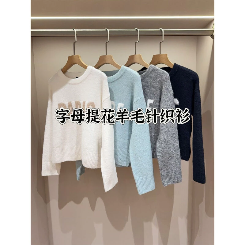 今年最新款  圆领字母提花下摆开衩柔软针织毛衣