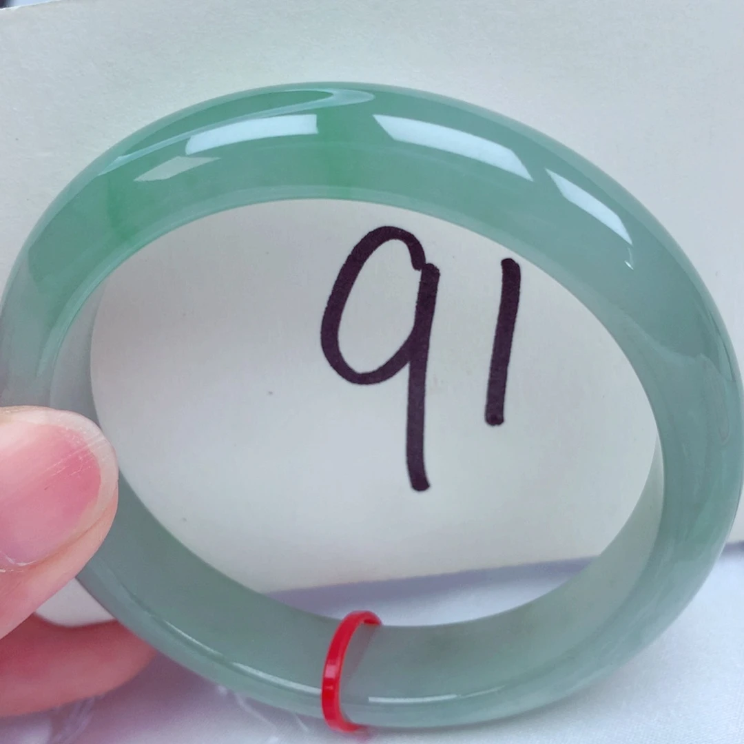 翡翠手镯未镶嵌翡翠