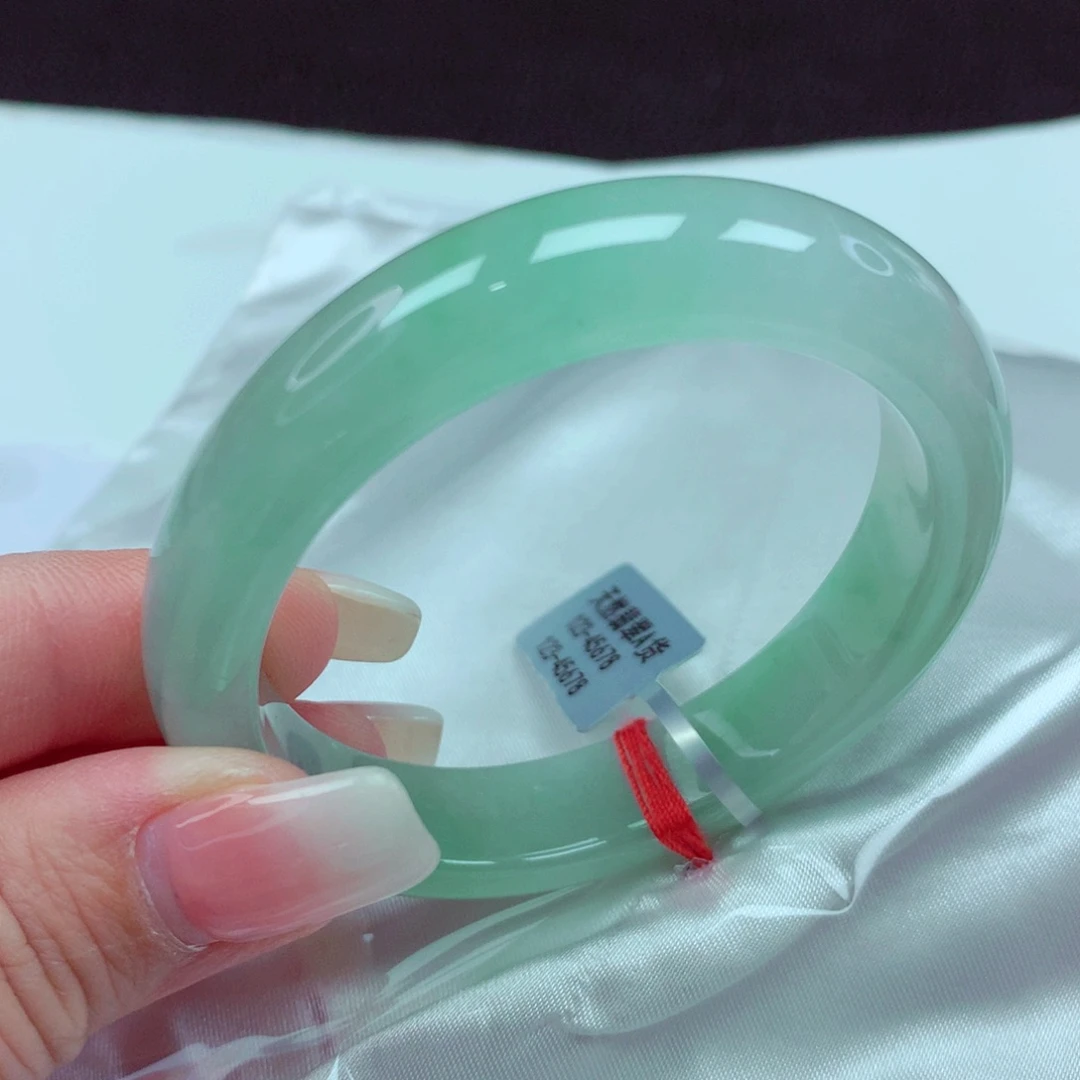 未镶嵌手镯翡翠手镯