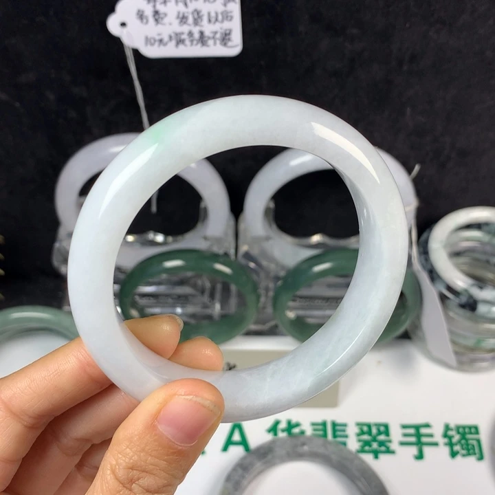 翡翠未镶嵌手镯56号。 58圈