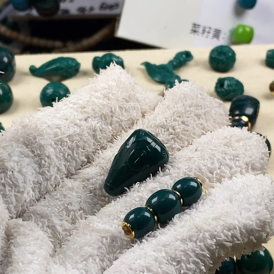 玻璃颈饰向**齐一套博古纹和三连灯