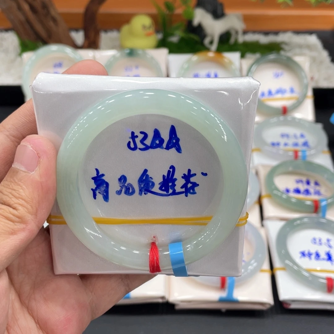 翡翠未镶嵌手镯缅甸翡翠