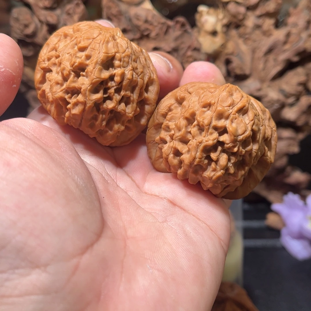 文玩核桃吊坠和尚头