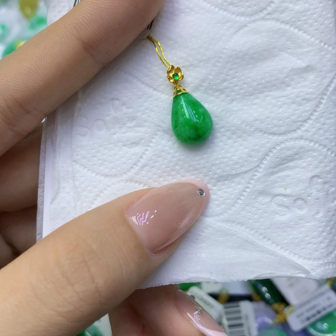 颈饰18K金镶嵌翡翠