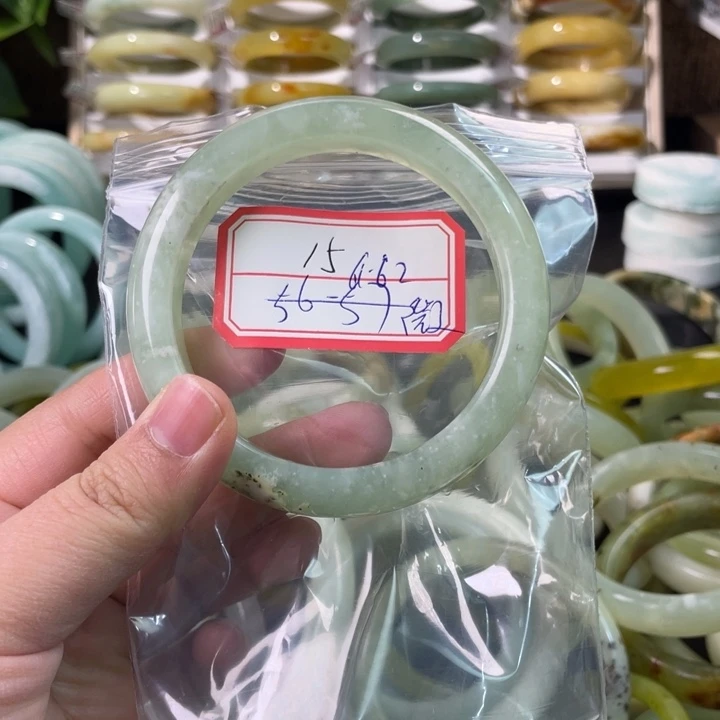 未镶嵌岫玉手镯吊坠