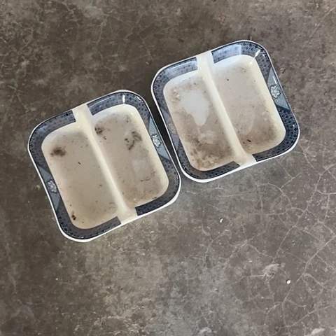 陶瓷4方碟两个陶瓷