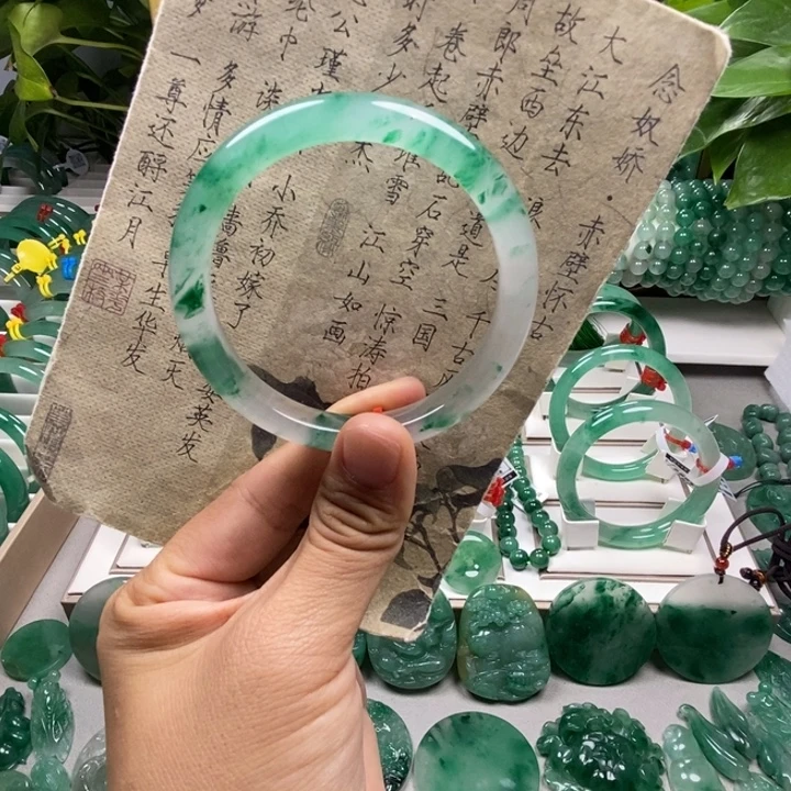 未镶嵌手镯石英质玉