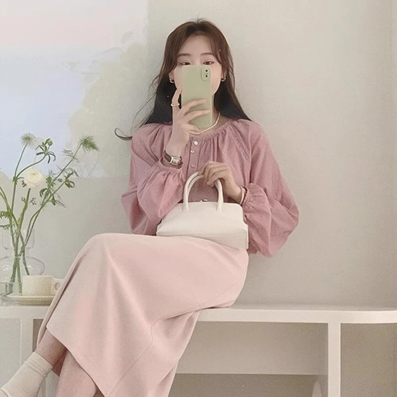 秋季2025茶系穿搭一整套初恋韩剧小香风别致漂亮粉色衬衫套装裙子