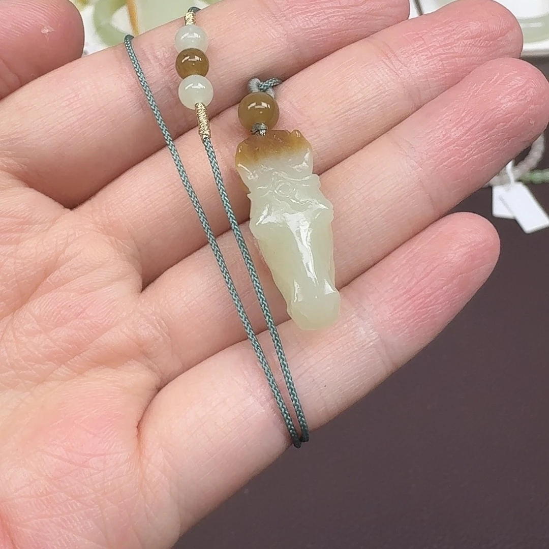 和田玉未镶嵌颈饰老玉冰糖生肖马吊坠