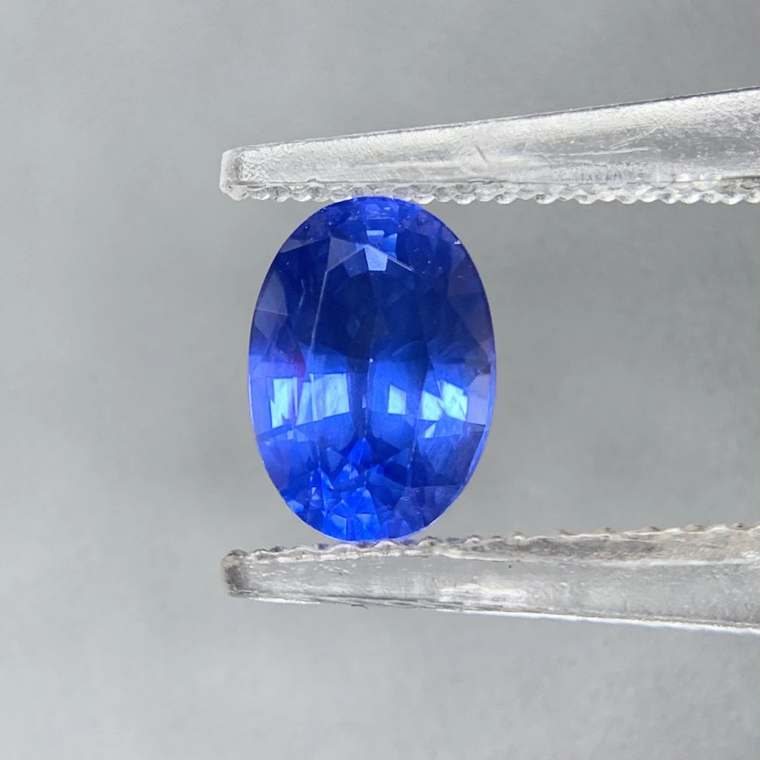 天然斯里兰卡天鹅绒效应矢车菊蓝宝石1.29ct，7.11*5.06，GUILD证书